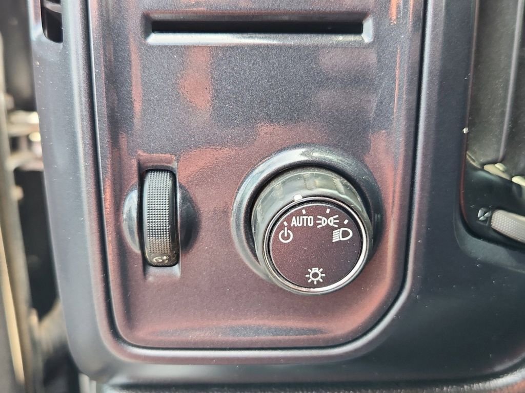 2018-Chevrolet-Silverado_1500_237179-15