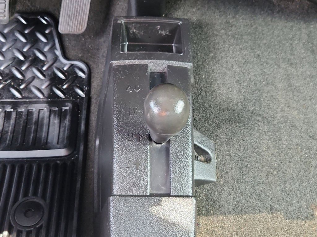 2018-Chevrolet-Silverado_1500_237179-21